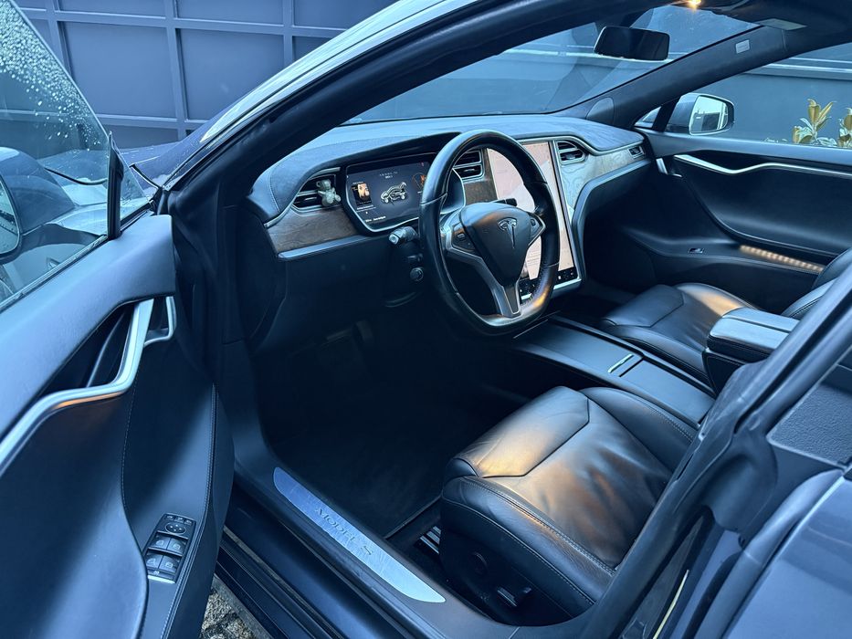 Tesla Model S 90D