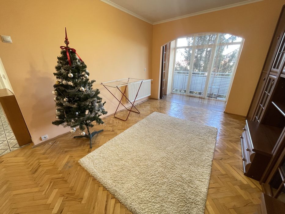 4-кімнатна квартира в центрі міста Виноградів. Третій поверх. 82 кв.м