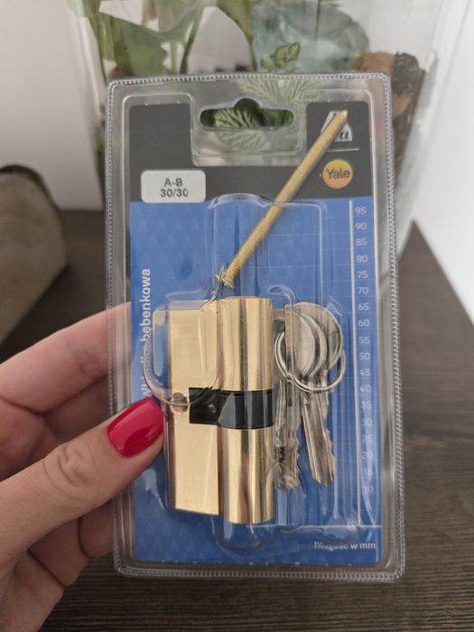 Zamek do drzwi nowy złoty