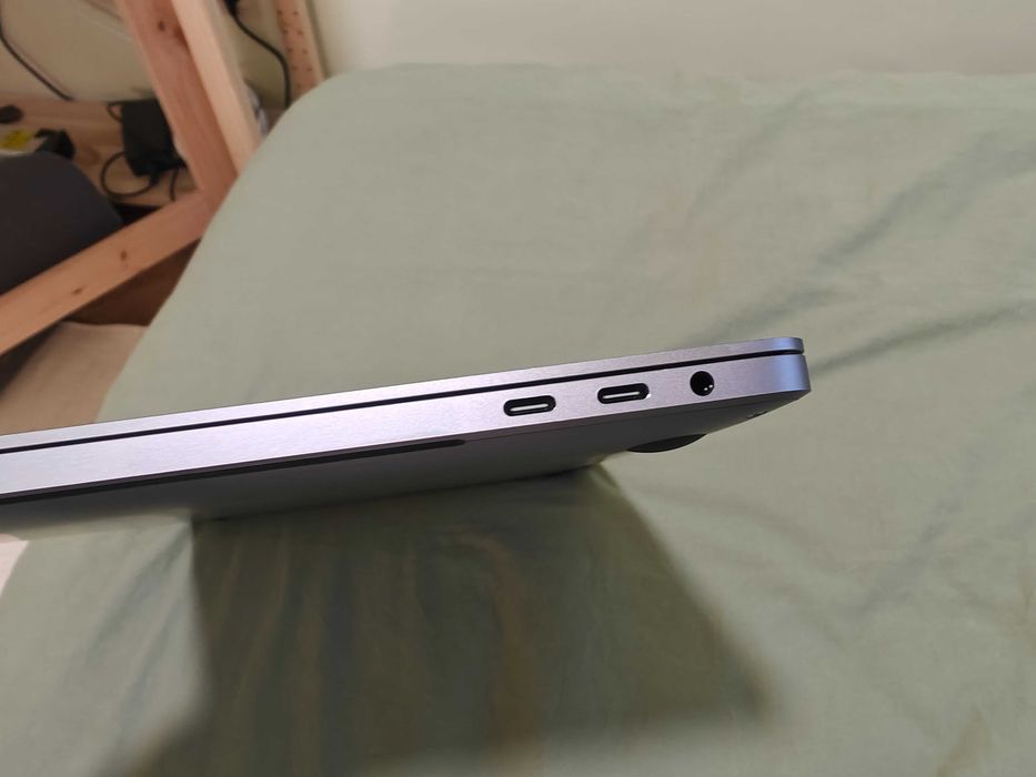 MacBook Pro 16" (2019)  i9,64 GB RAM, 4 TB SSD Stan idealny AppleCare+