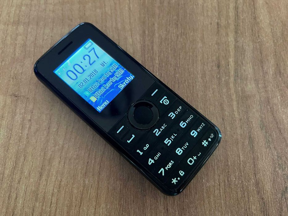 Prosta komórka Philips E106 dla starszej osoby