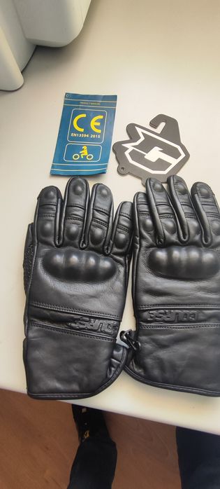 Luvas em pele, como novas nunca usadas.