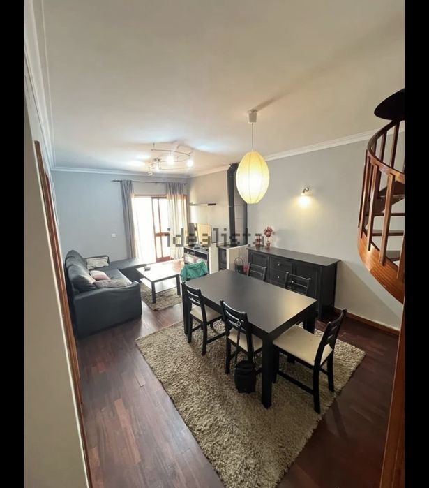 Anúncio de Arrendamento – Apartamento T3 com Terraço, Vista Mar, Churrasqueira