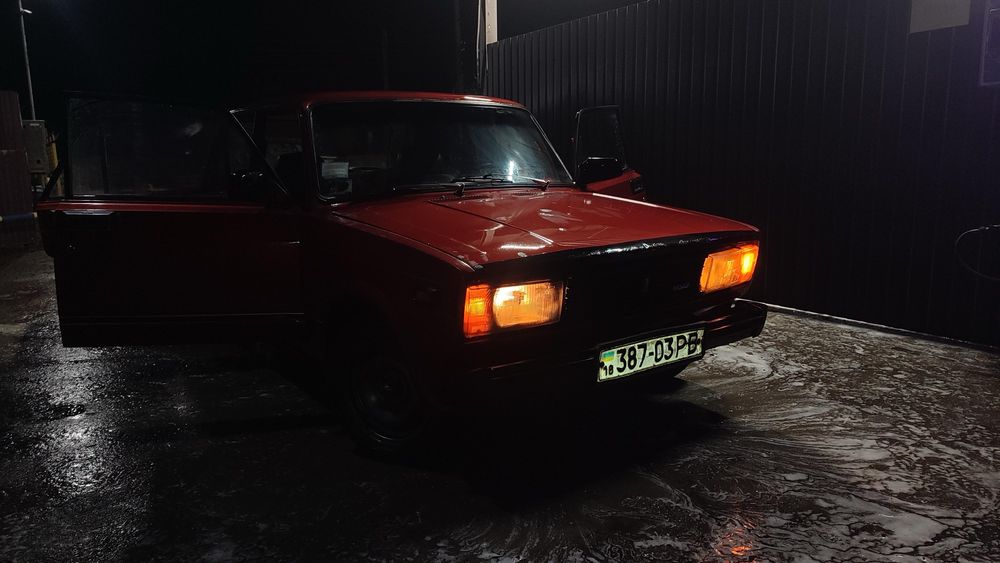 Ваз 2105 у гарному стані(торг біля капоту)