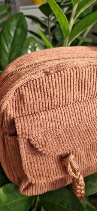 Маленька сумочка через плече з вельвету