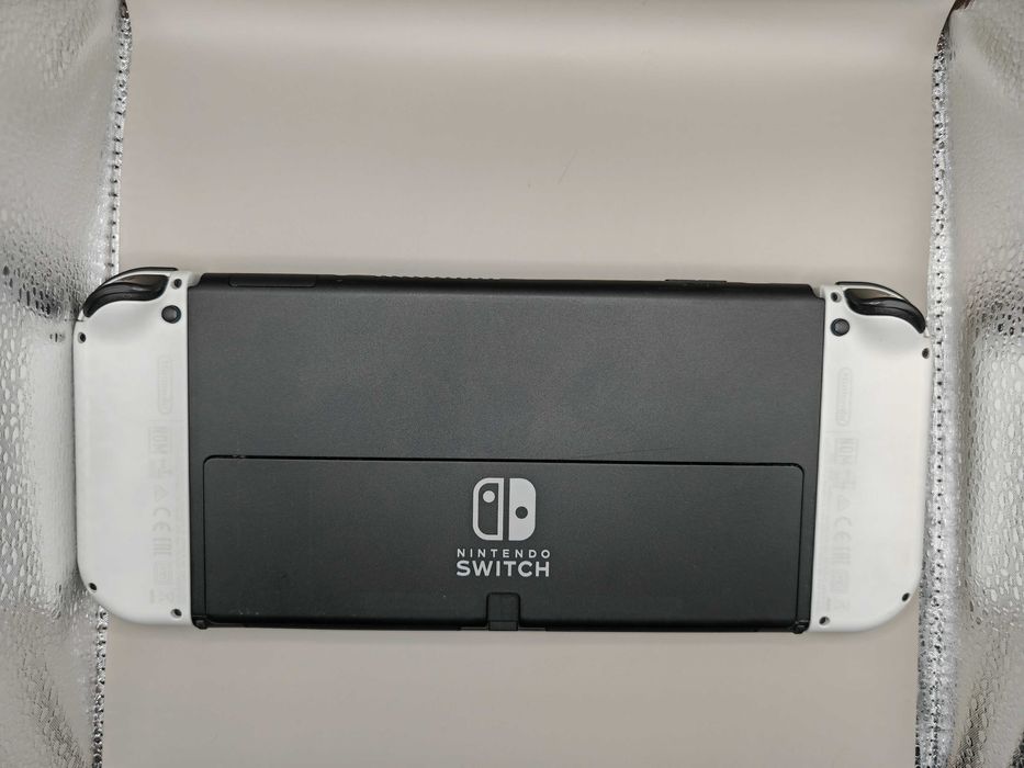 Nintendo Switch OLED 4x Joy Con Karta 128GB Etui i inne dodatki BIAŁA