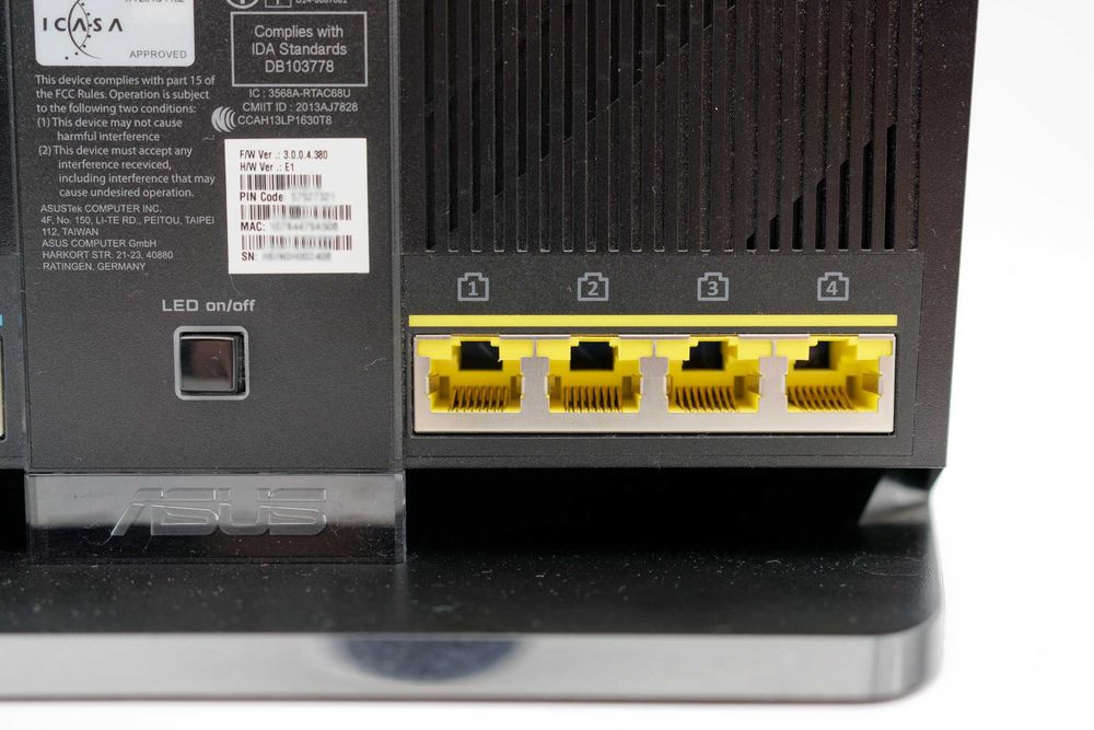 Router ASUS RT-AC68U - 1900Mb/s a/b/g/n/ac, USB, AiMesh, 3G/4G