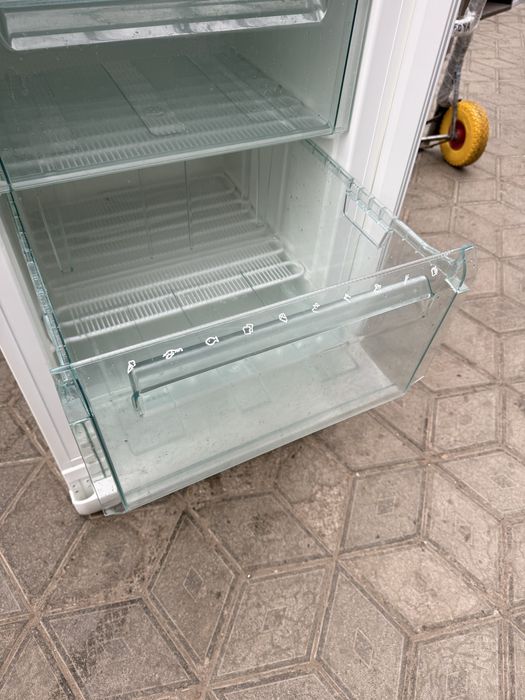 Морозильна камера Elektrolux EU8112C