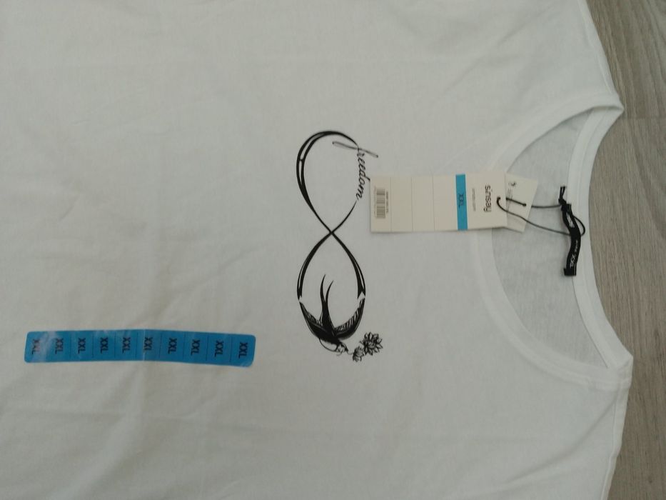 Модная футболка Sinsay . 100% .Коттон