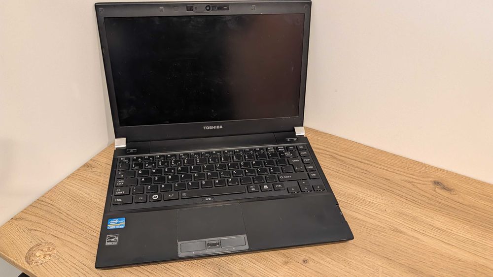 Portatil Toshiba R830 i5-2520M | 16GB | 512GB | Teclado PT | Grade A