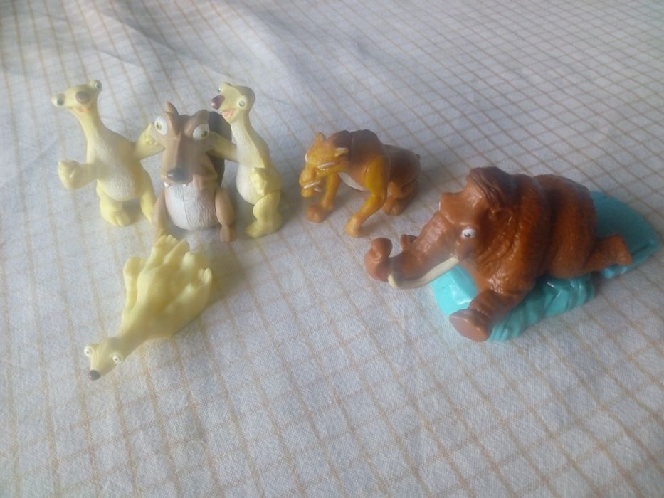 Bonecos McDonald's anos 2000