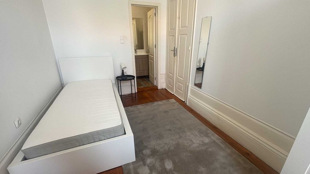 Quarto suite junto ao Hospital S. João