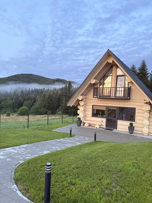 Відпочинок в Карпатах з теплим басейном та гарячим чаном.