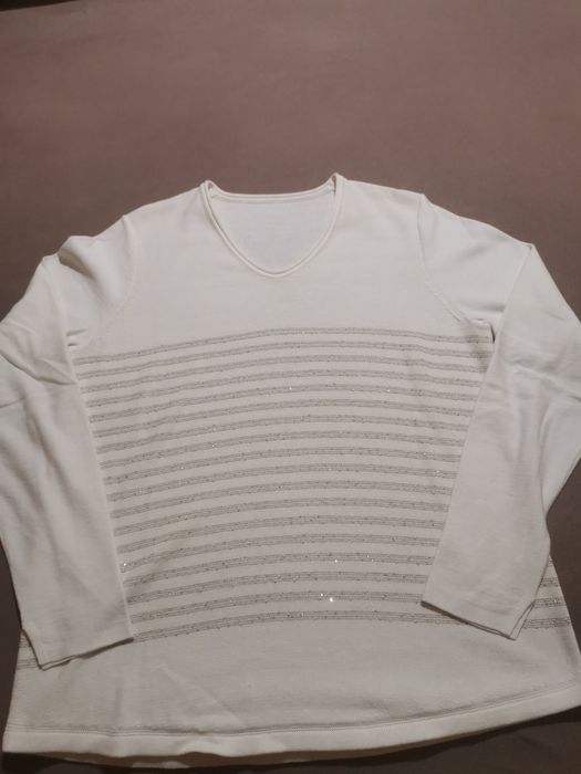 Sweter damski biały w złote paski