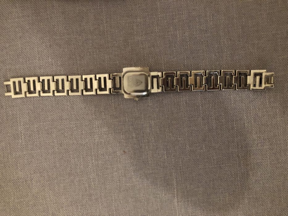 Diversos relogios de  senhora