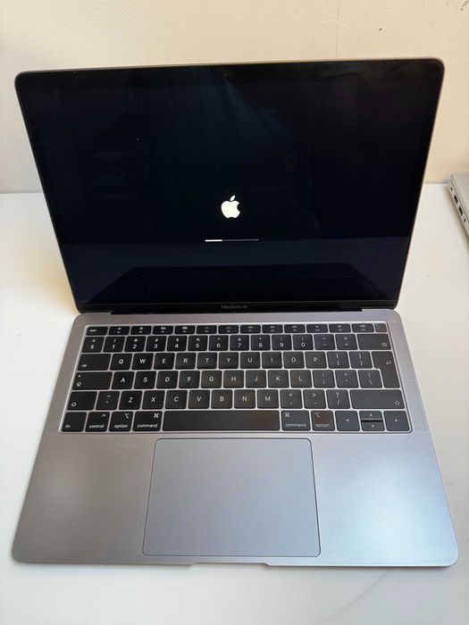 MacBook Air 13" (2018/2019) i5/8GB/128GB – dobry, prosty sprzęt do pracy biurowej