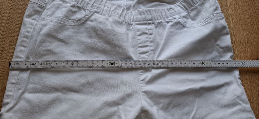 Białe jegginsy rozmiar 40