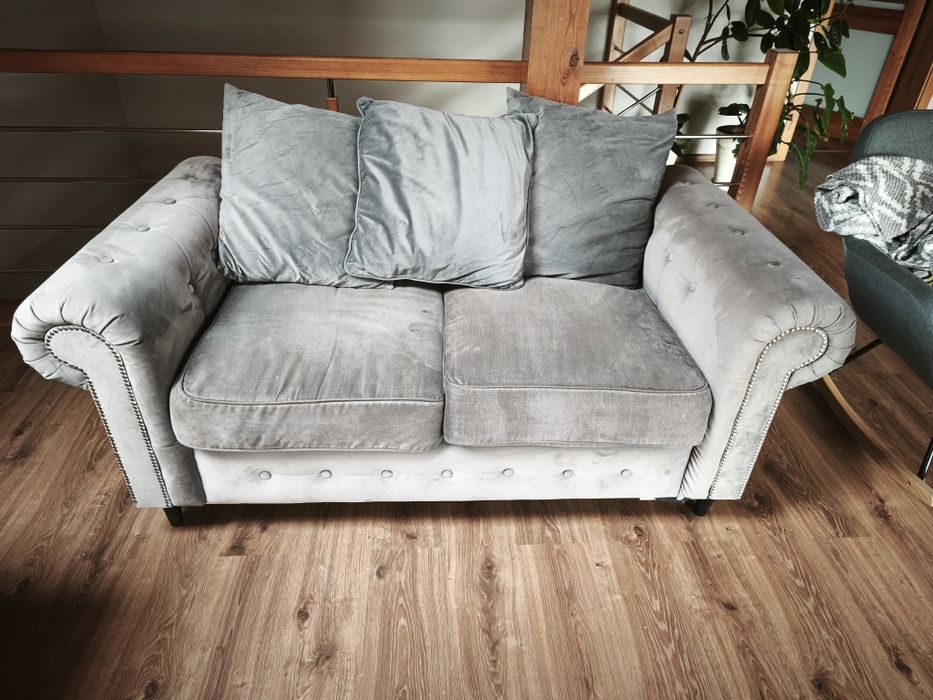 Dwie kanapy, sofy szare z poduszkami