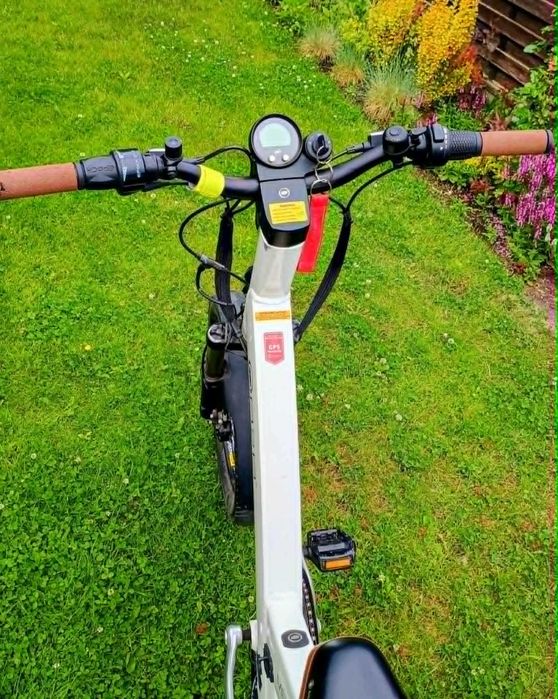 Rower elektryczny A2B Metro, przebieg tylko 495 km