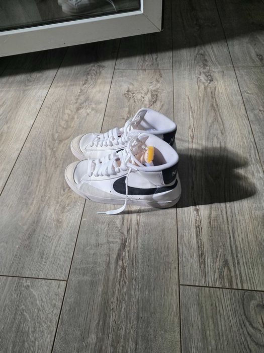 Buty nike roz 38 wkladka 24 cm kolor bialo czarne.