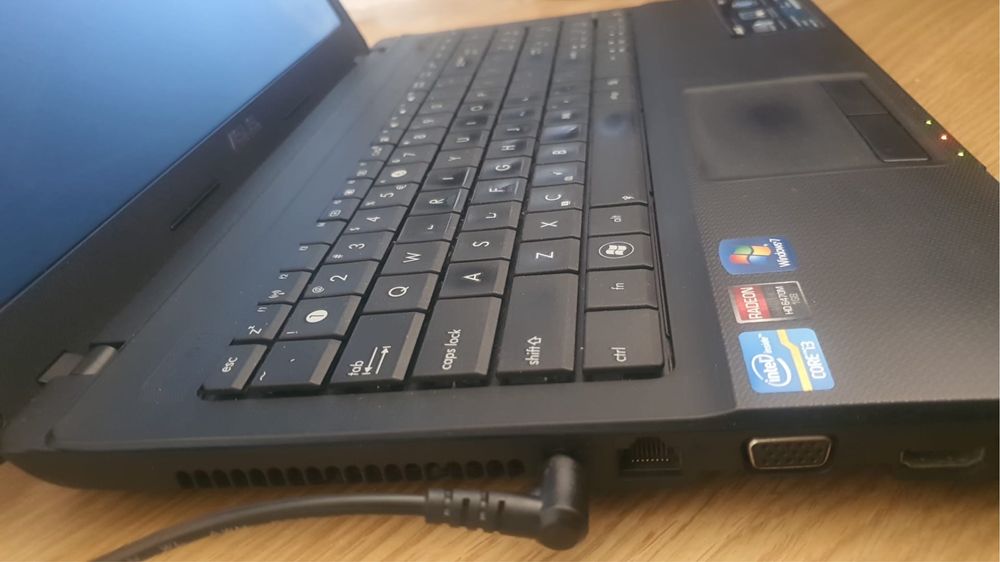 Portátil ASUS Intel Core i3 – 4GB RAM / 500GB HDD / Windows 10