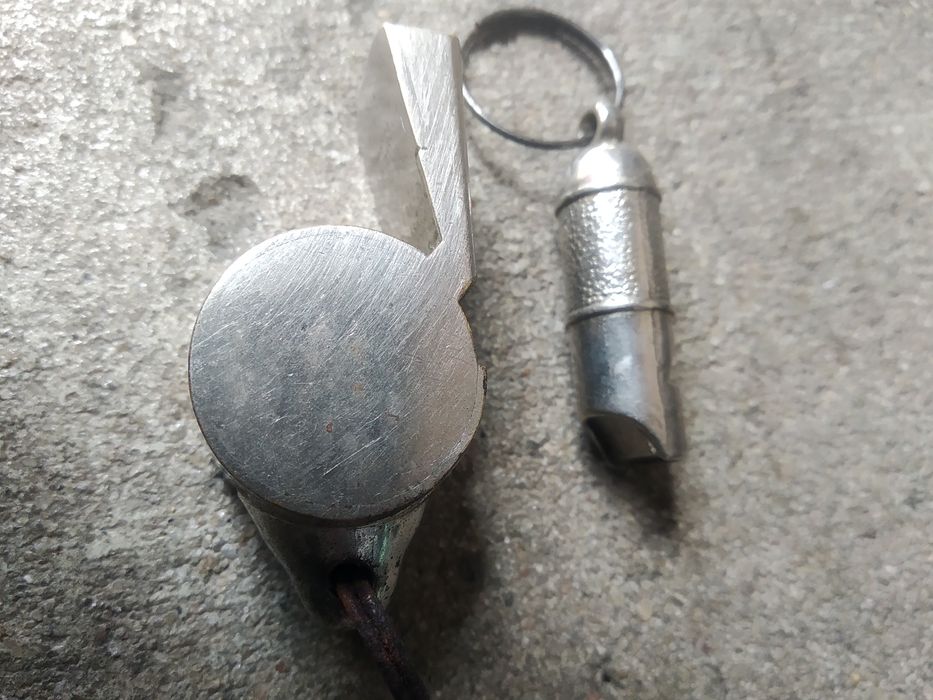 Apito antigo de futebol" The Acme Thunderer" Inglês e apito da polícia