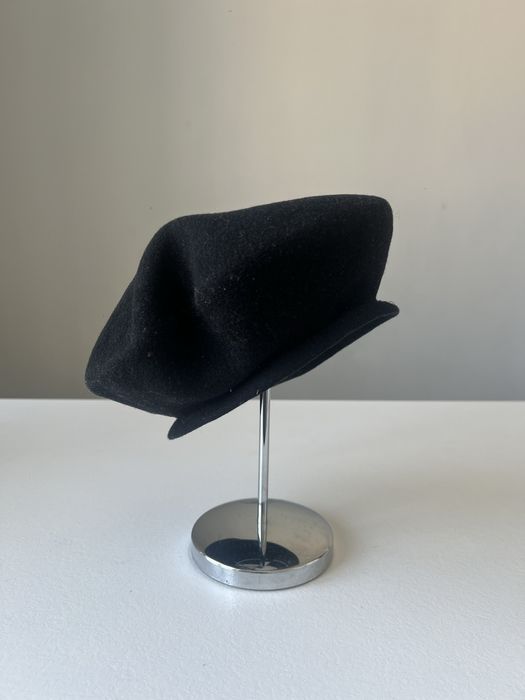 черный шерстяной берет