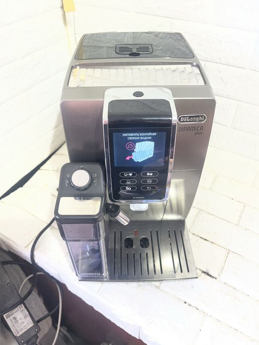 Кавомашина Delonghi dinamica plus