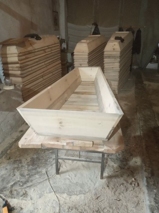 Труни под оббивку и кресты оптом Украина