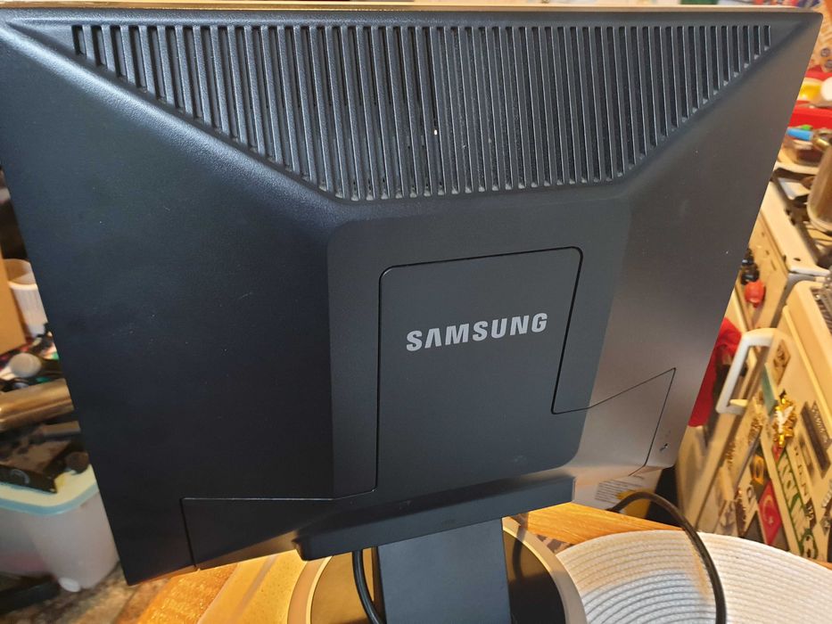 Monitor Samsung SyncMaster 740N.