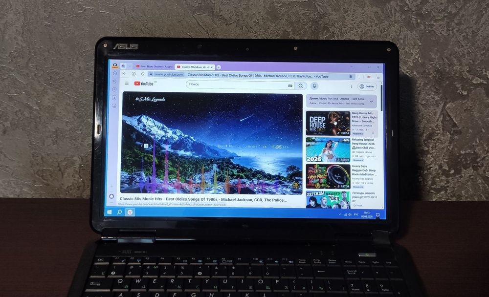 Ноутбук Asus K50IJ (акумулятор тримає, є зарядне в комплекті)