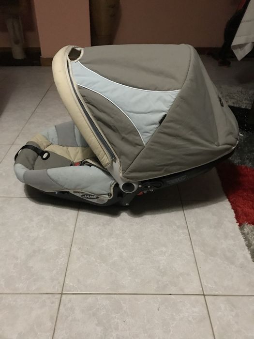 Cadeira auto em bom estado.