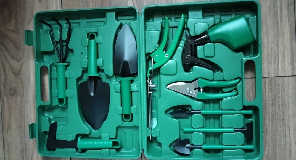 Zestaw narzędzi ogrodowych w walizce