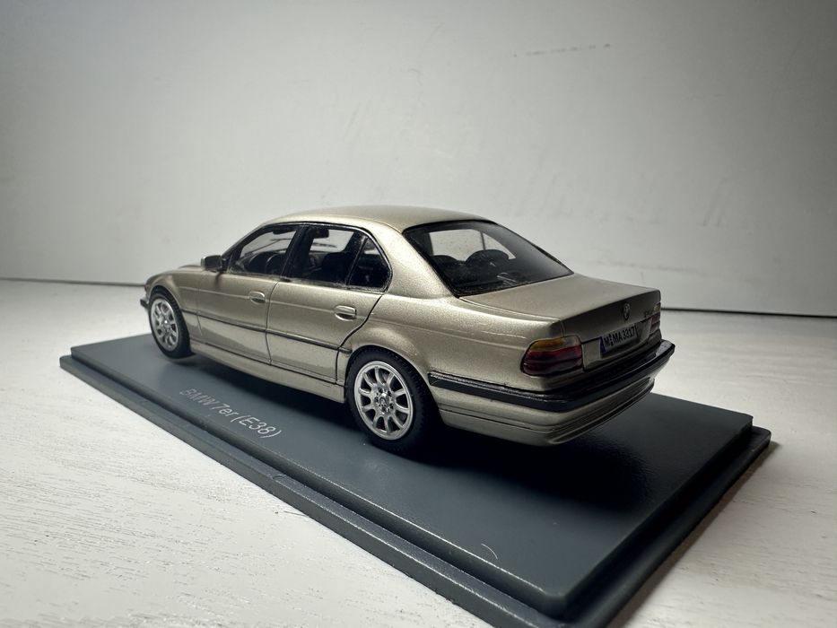 BMW 740i (E38) 2000    NEO   1/43