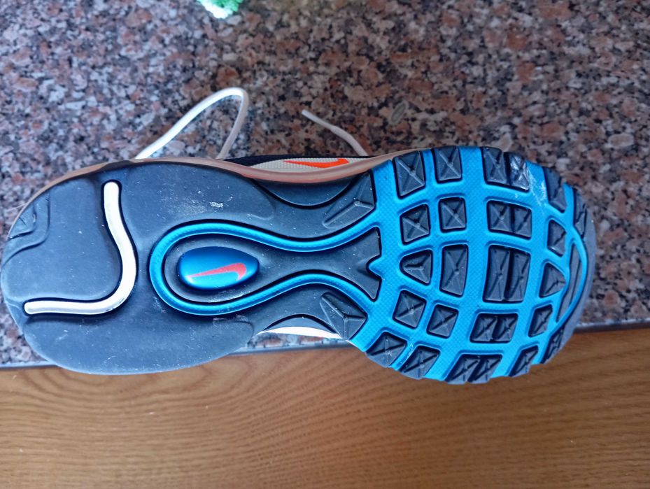 Tênis Nike semi-novos n. 38