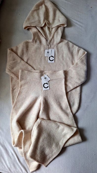 Komplet wełniany kremowy Cubus spodnie+bluza 134/140 NOWY