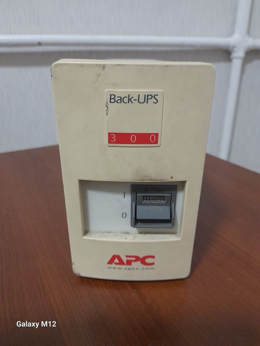 Источник бесперебойного питания APC Back-UPS 300
