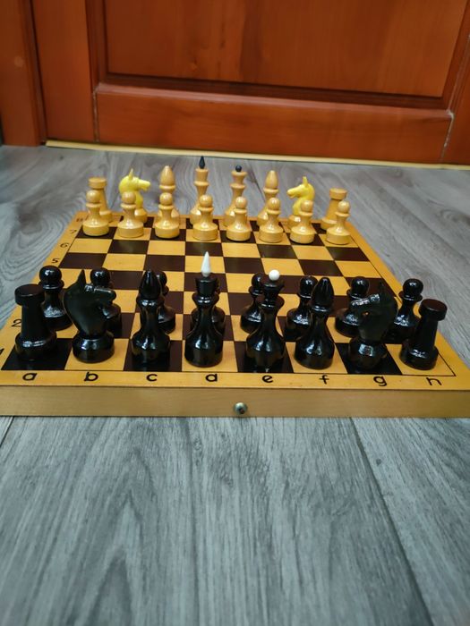 Деревянный набор советского времени Новые шахматы 30х30 см.