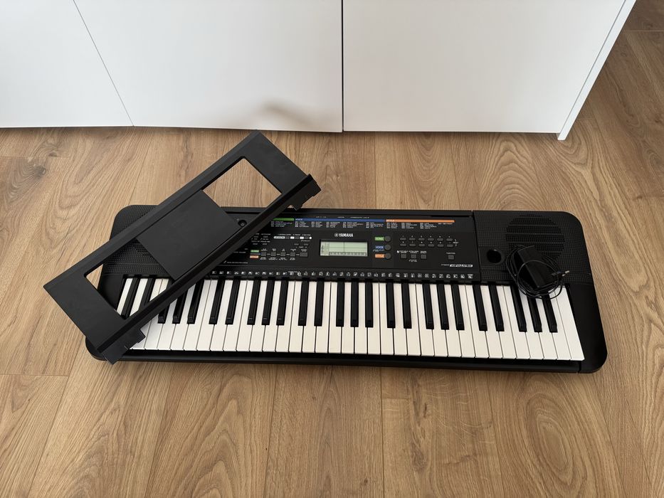 Piano Yamaha PSR-E253 + suporte