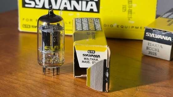 Підібрана пара Sylvania 12AX7A / ECC83 (NOS, USA, ~1970-ті роки)