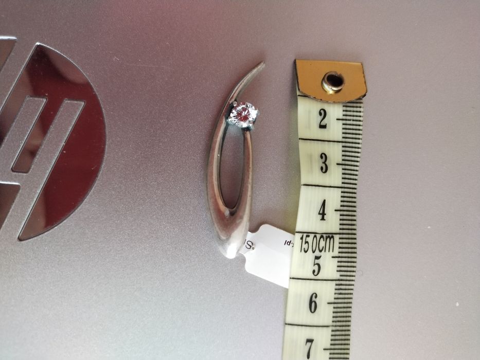 Dwie srebrne zawieszki do łańcuszka