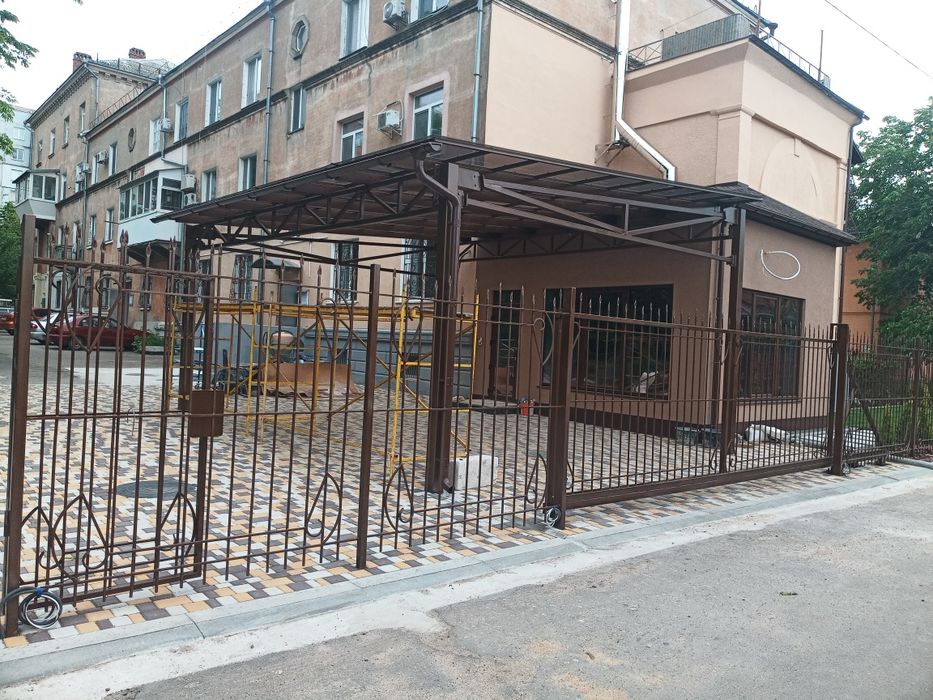 Будь-які металеві вироби на замовлення

Виготовляємо металеві вироби і