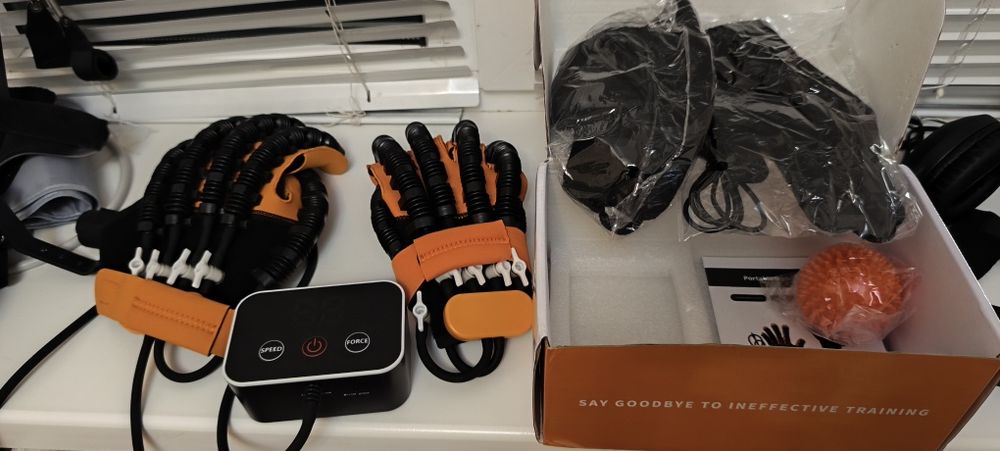 Реабілітація.Роботизовані рукавички XXL