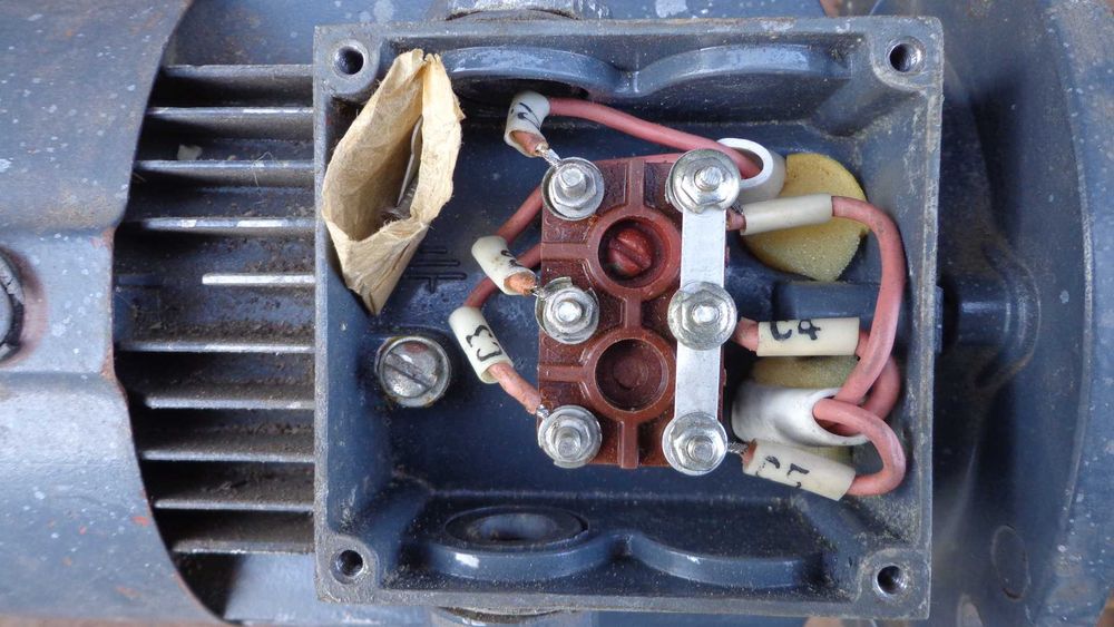 Електродвигун від швейної машинки