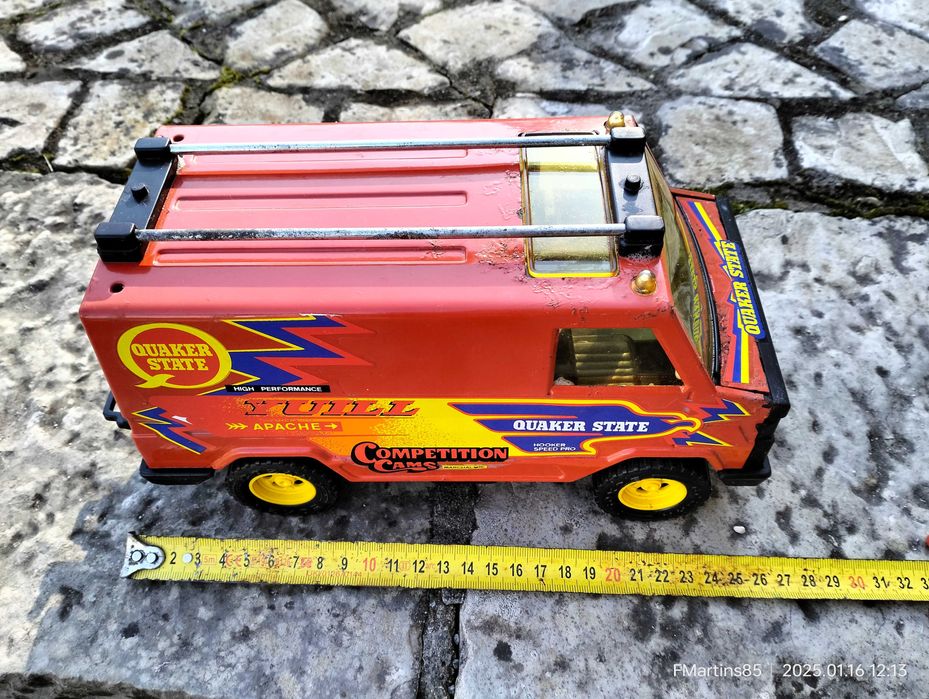 Miniatura antiga em Chapa e plastico Gozan