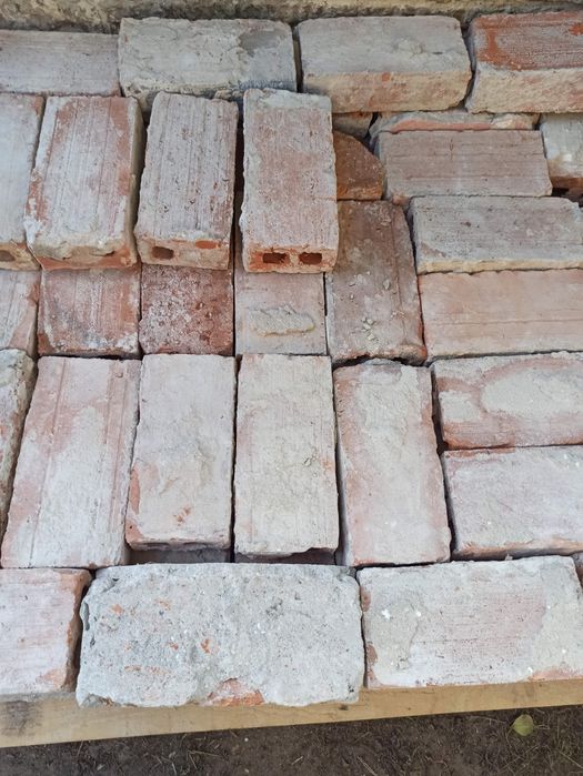 Oddam cagły 350 szt. (dziurawka i pełne) z rozbiórki