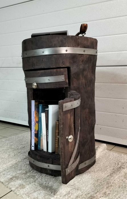 Móvel único, escavado em toro de sobreiro