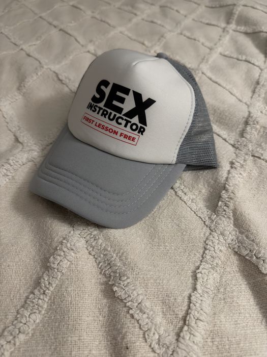 Czapki sex instructor