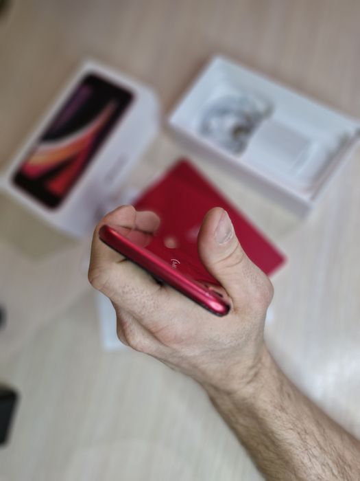 Iphone SE 2020 Czerwony Stan Bardzo Dobry