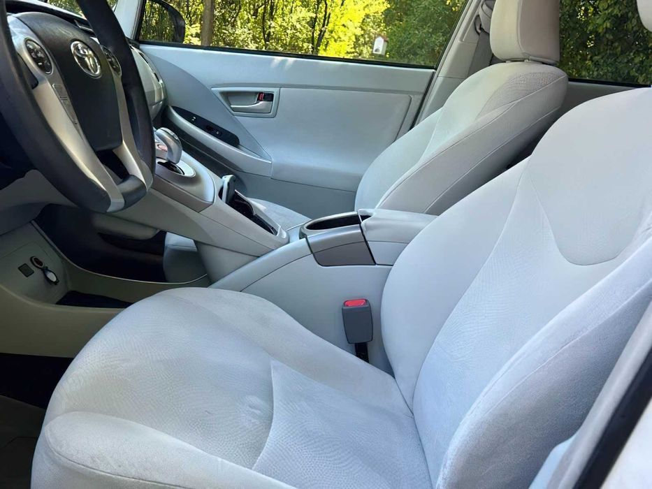 Toyota Prius Four      2015